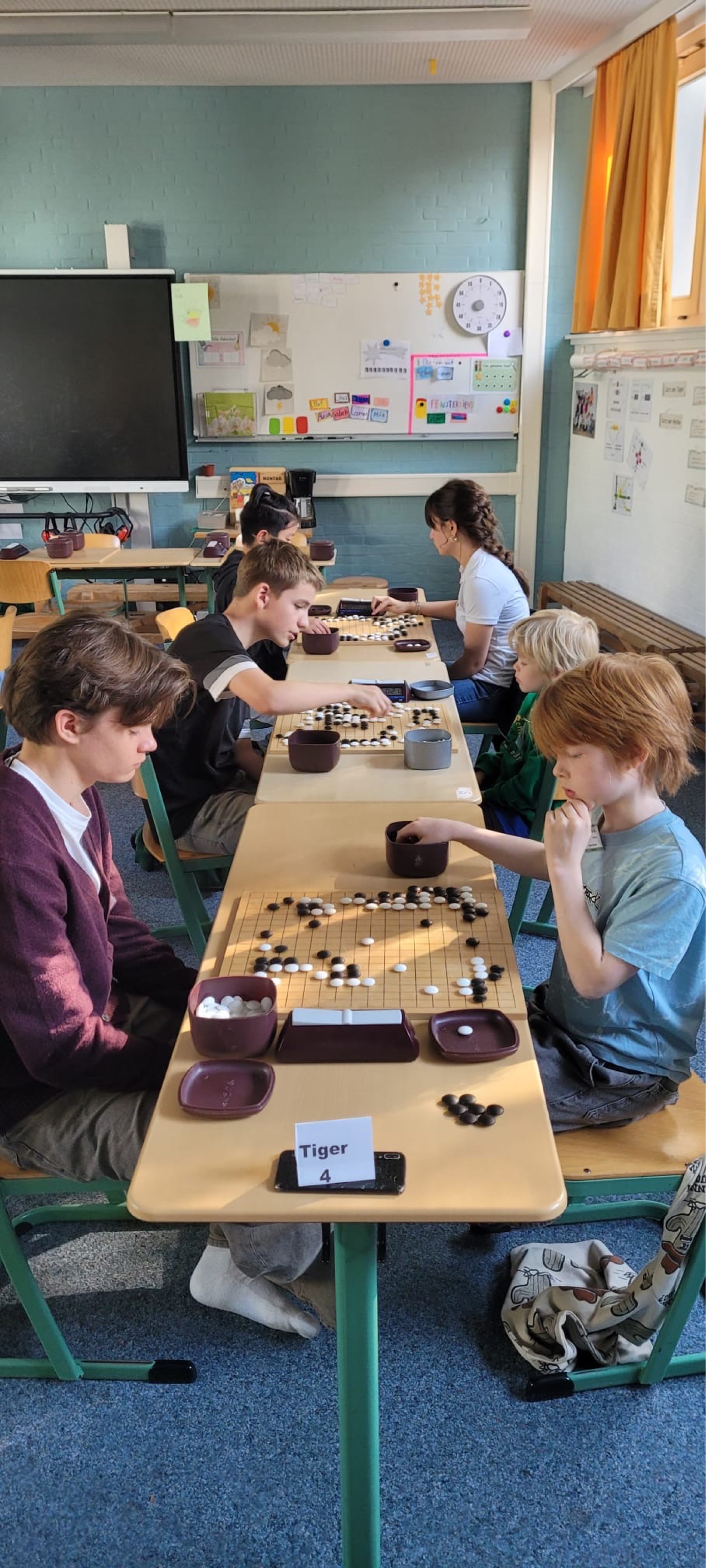 Kinder beim Go-Spielen